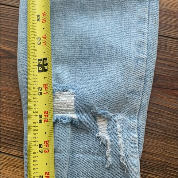 Vervet V2270 Light wash high-rise slim crop with double cuff Jeans Size 27 - Picture 9 of 16